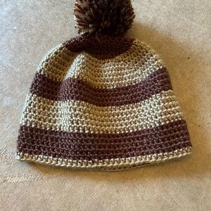 Beanie Boutique Cozy Striped crochet Pom-Pom Beanie unisex brown with tan